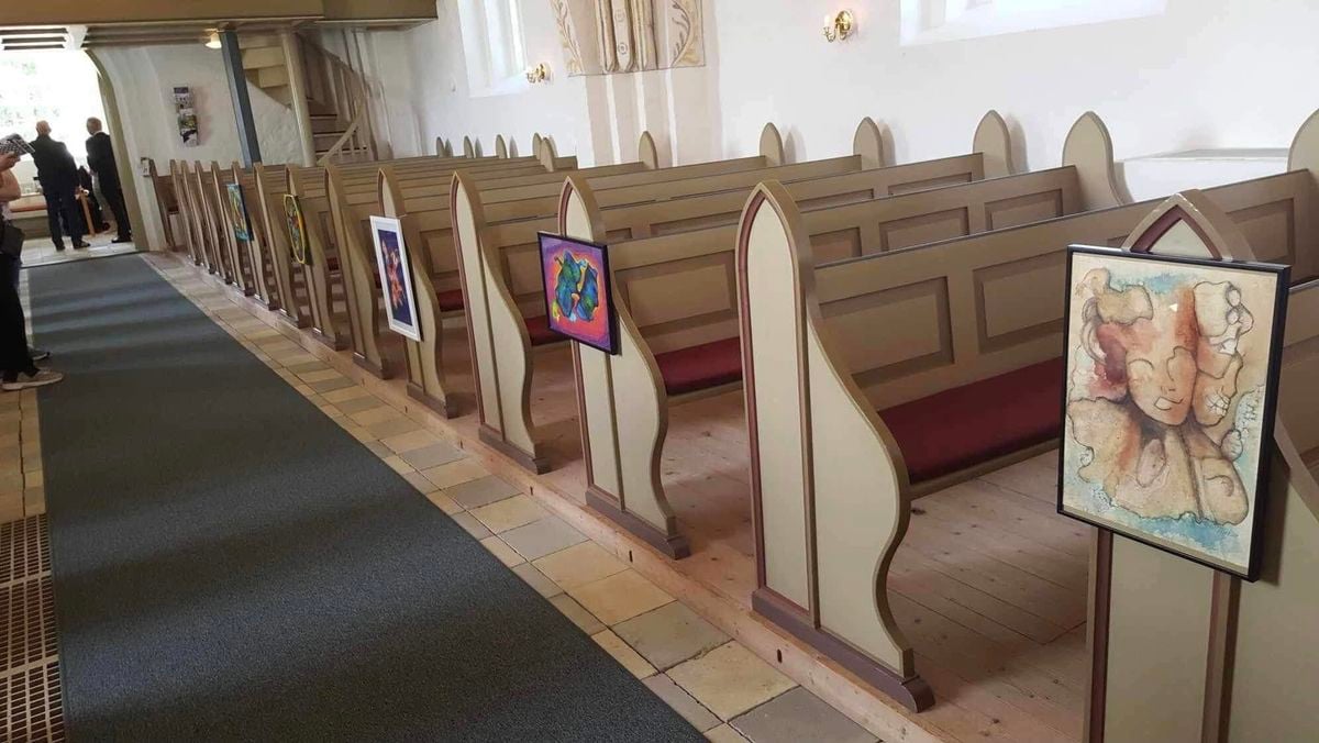 Udstiller Birthe Kærsig i Vallensved Kirke